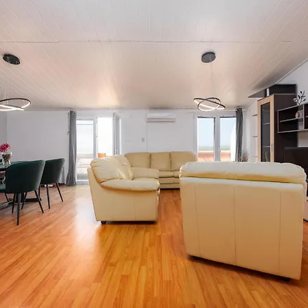 Amazing In Stara Vas