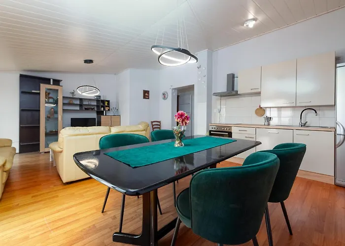 Amazing In Apartment *