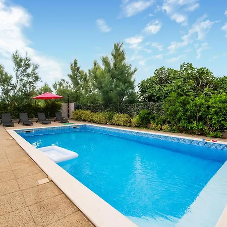 Cozy In With Swimming Pool Stara Vas